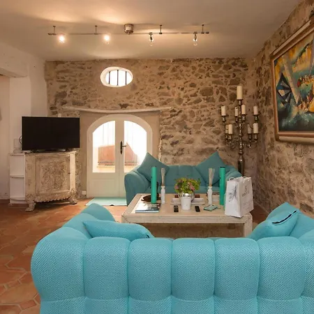 Absolute St Tropez Apartment *